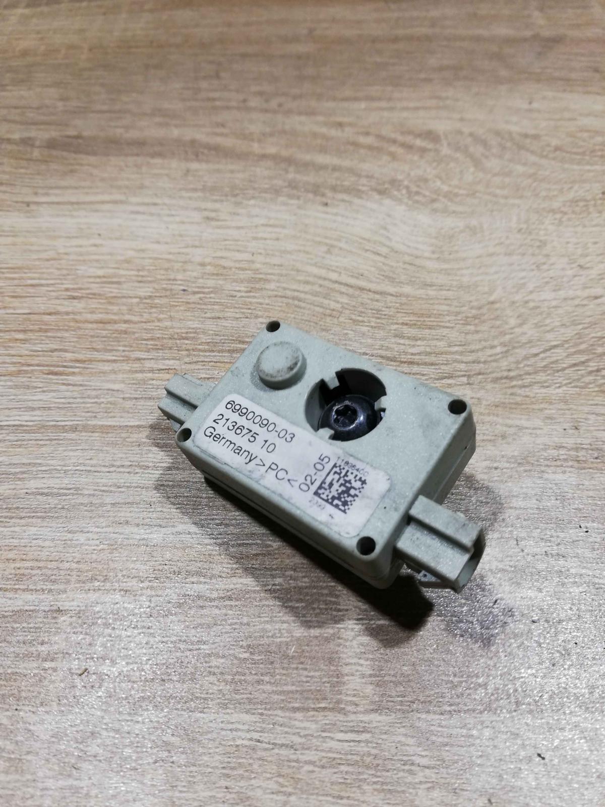 6990090   Aerial antenna amplifier BMW 3 E90 E91