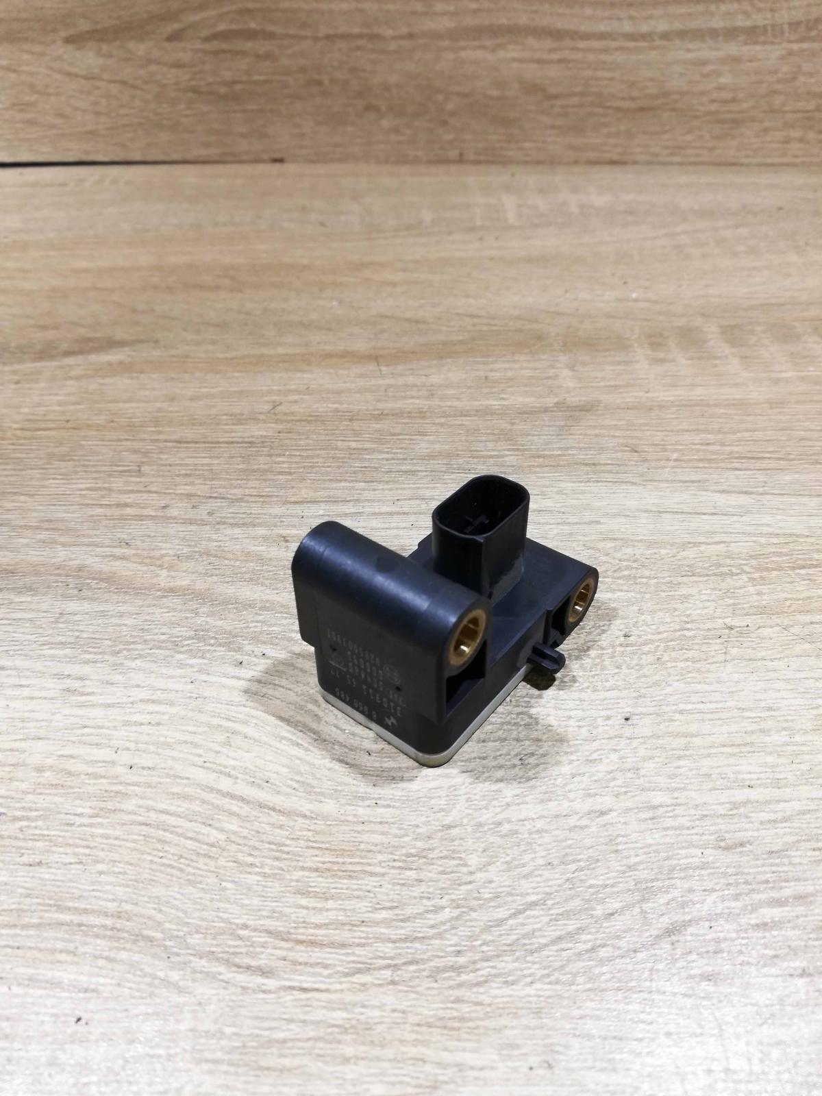6956485   Airbag deployment crash/impact sensor BMW 3 E90 E91