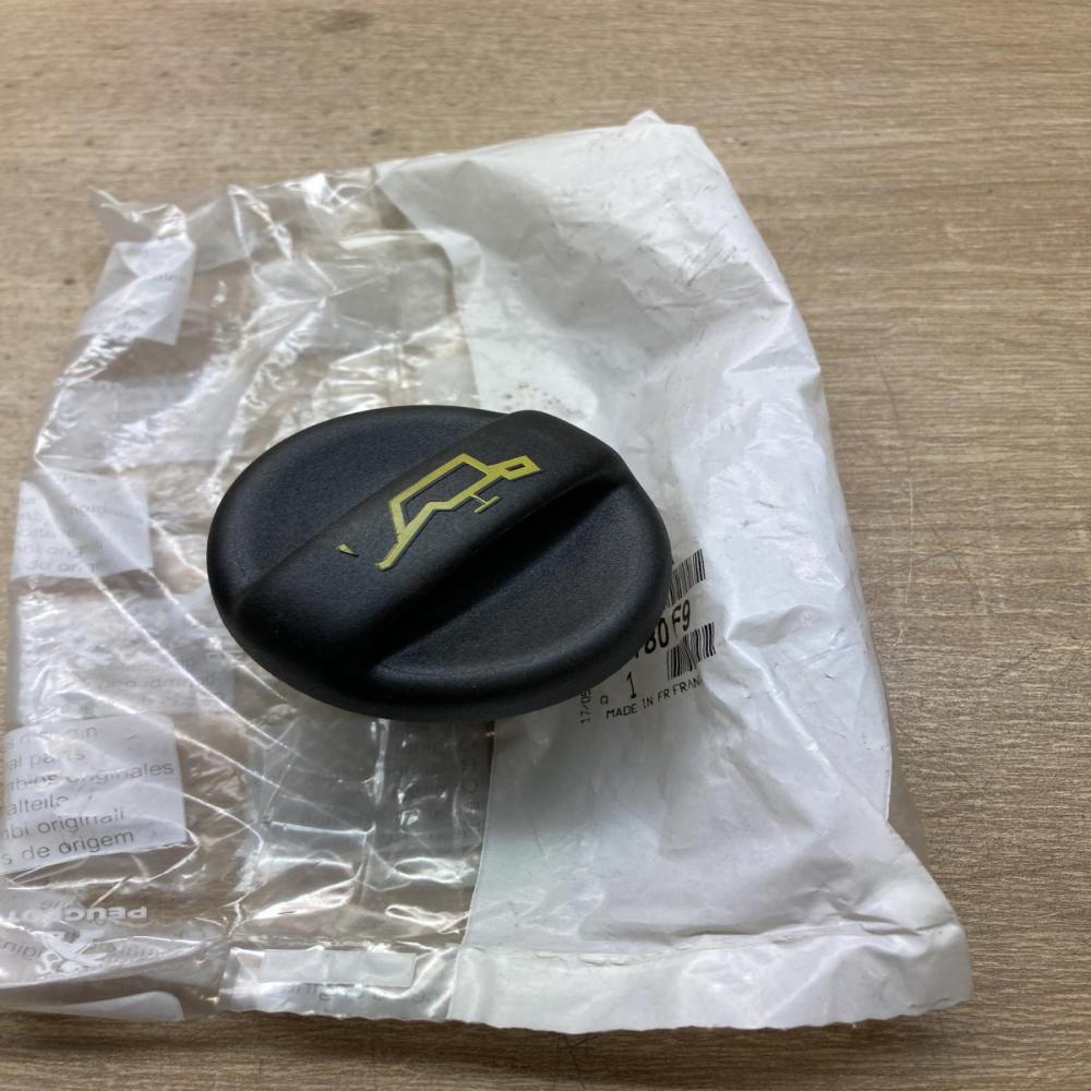 1180F9 1180 F9  Oil filler cap Citroen C3