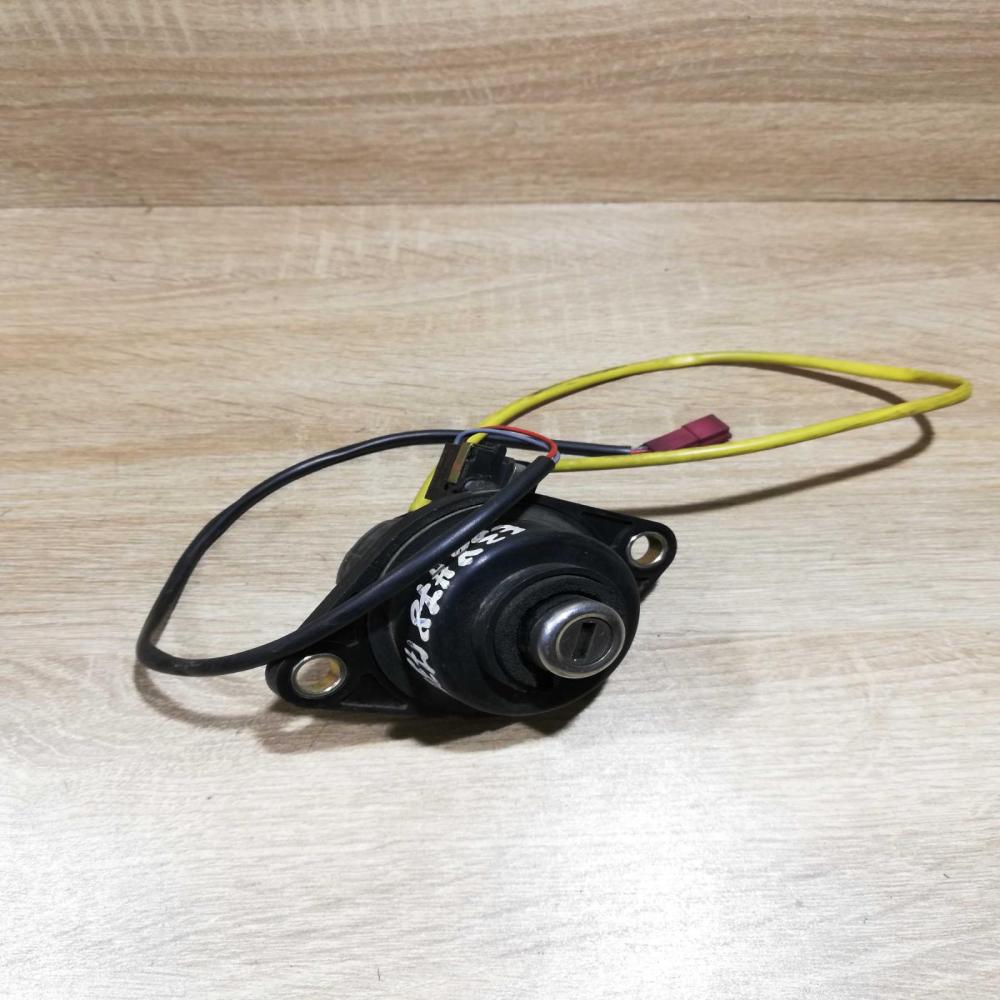 8150240   Tailgate exterior lock BMW 7 E38