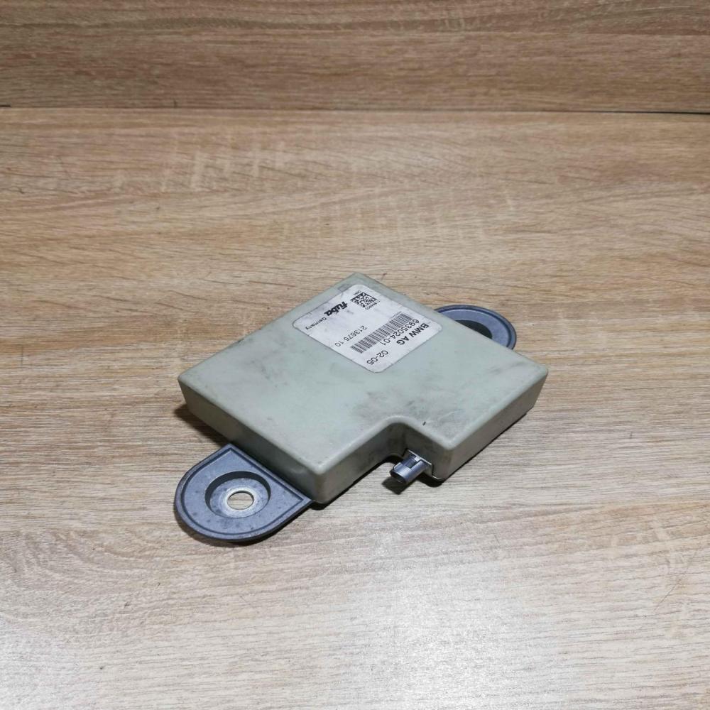 6935024 01 Unt  Aerial antenna amplifier BMW 5 E60 E61