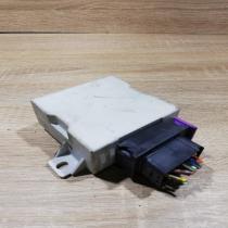 150 696   Window wiper relay Toyota Avensis T250