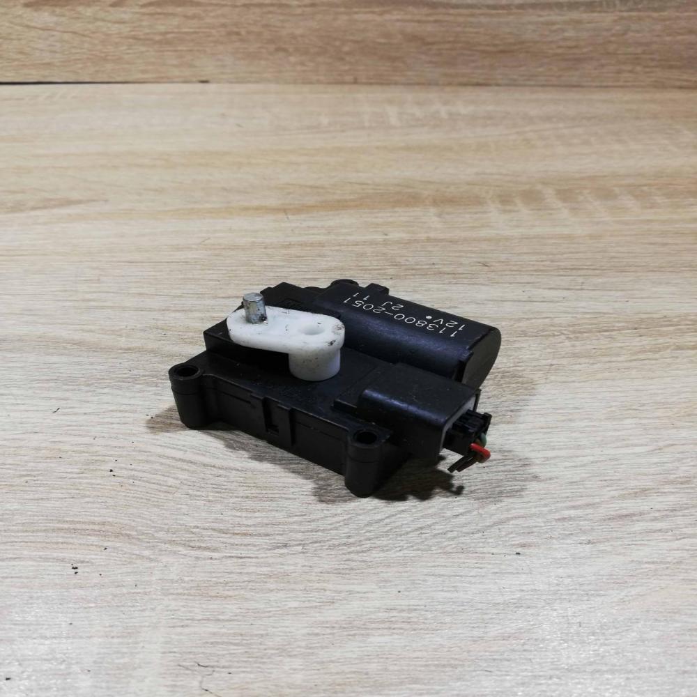 113800 2051   Air flap motor/actuator Toyota Avensis Verso