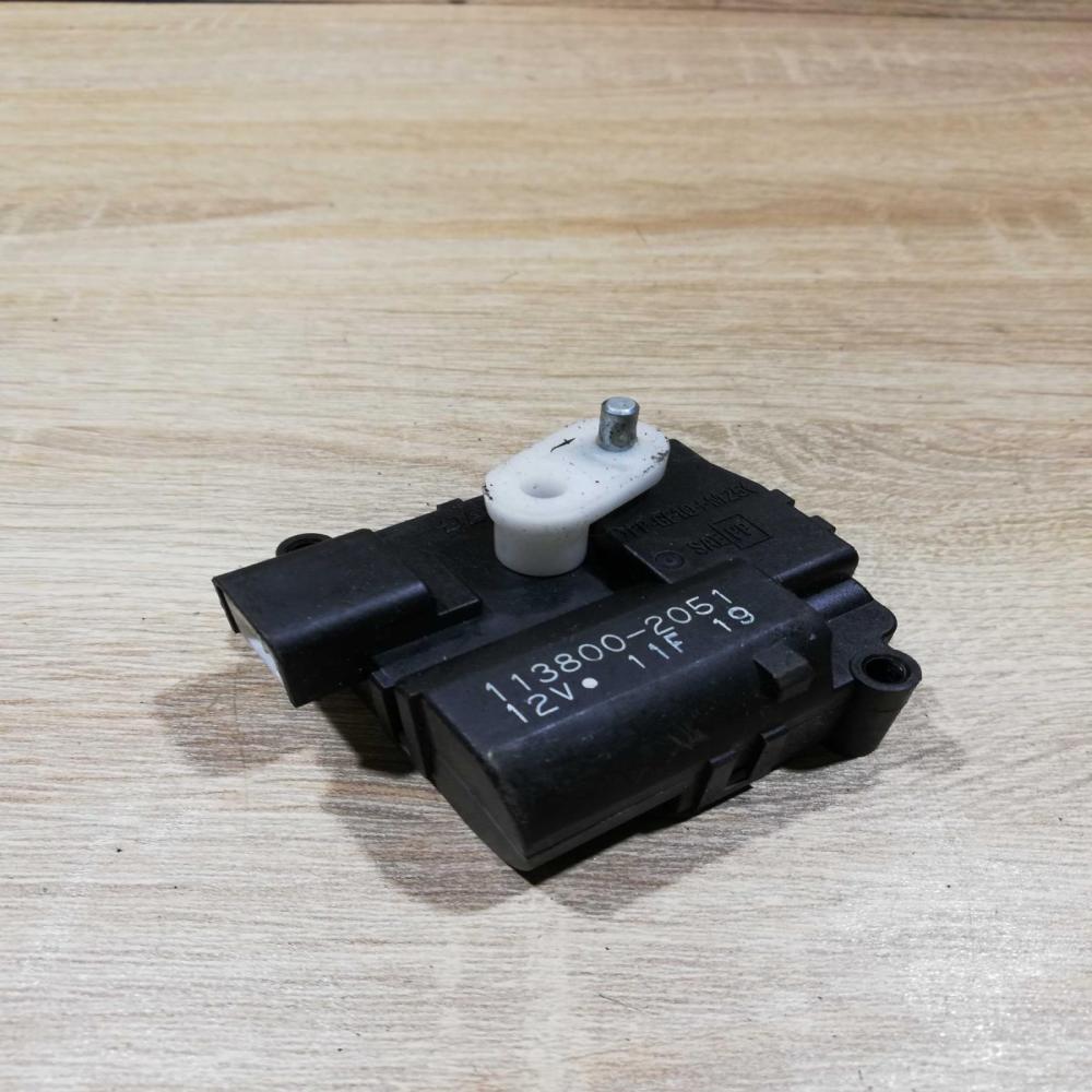 113800 2051 Unit  Air flap motor/actuator Toyota Avensis Verso