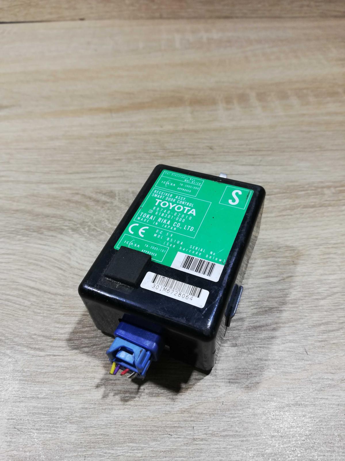 89740 02010   Door control unit/module Toyota Auris 150