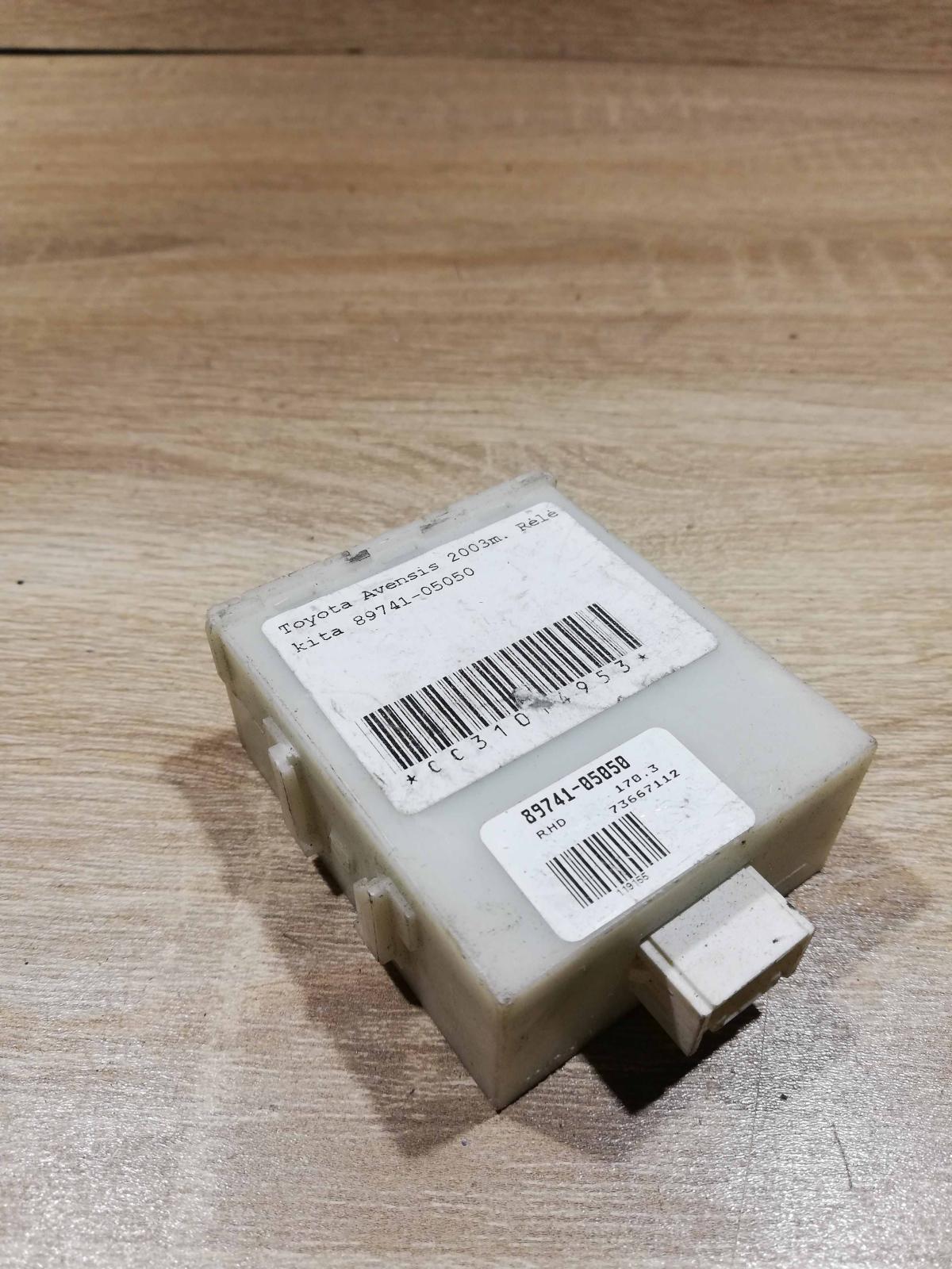 89741 05050   Door control unit/module Toyota Corolla Verso AR10