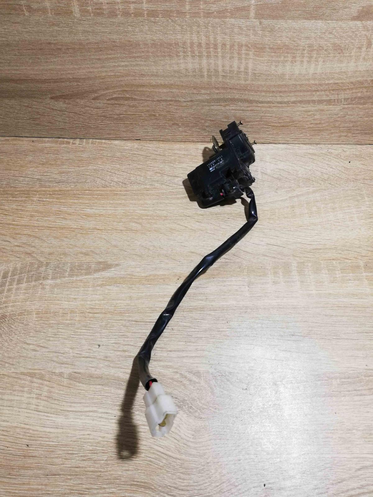 152800 7051   Front door lock Mazda 626