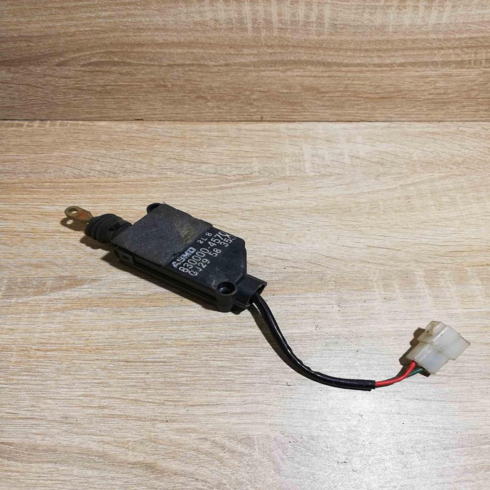 830000 4570   Central locking motor Mazda 323