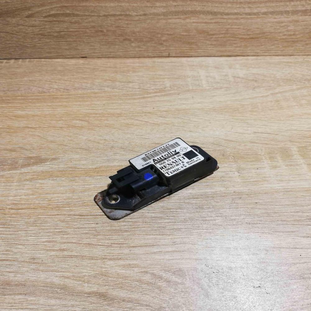 7700437301B 550759800  Airbag deployment crash/impact sensor Renault Scenic I