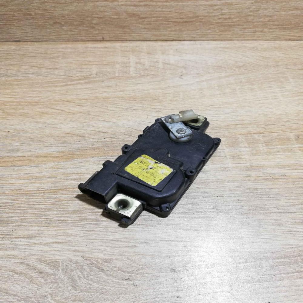89A084   Central locking motor Mitsubishi Galant