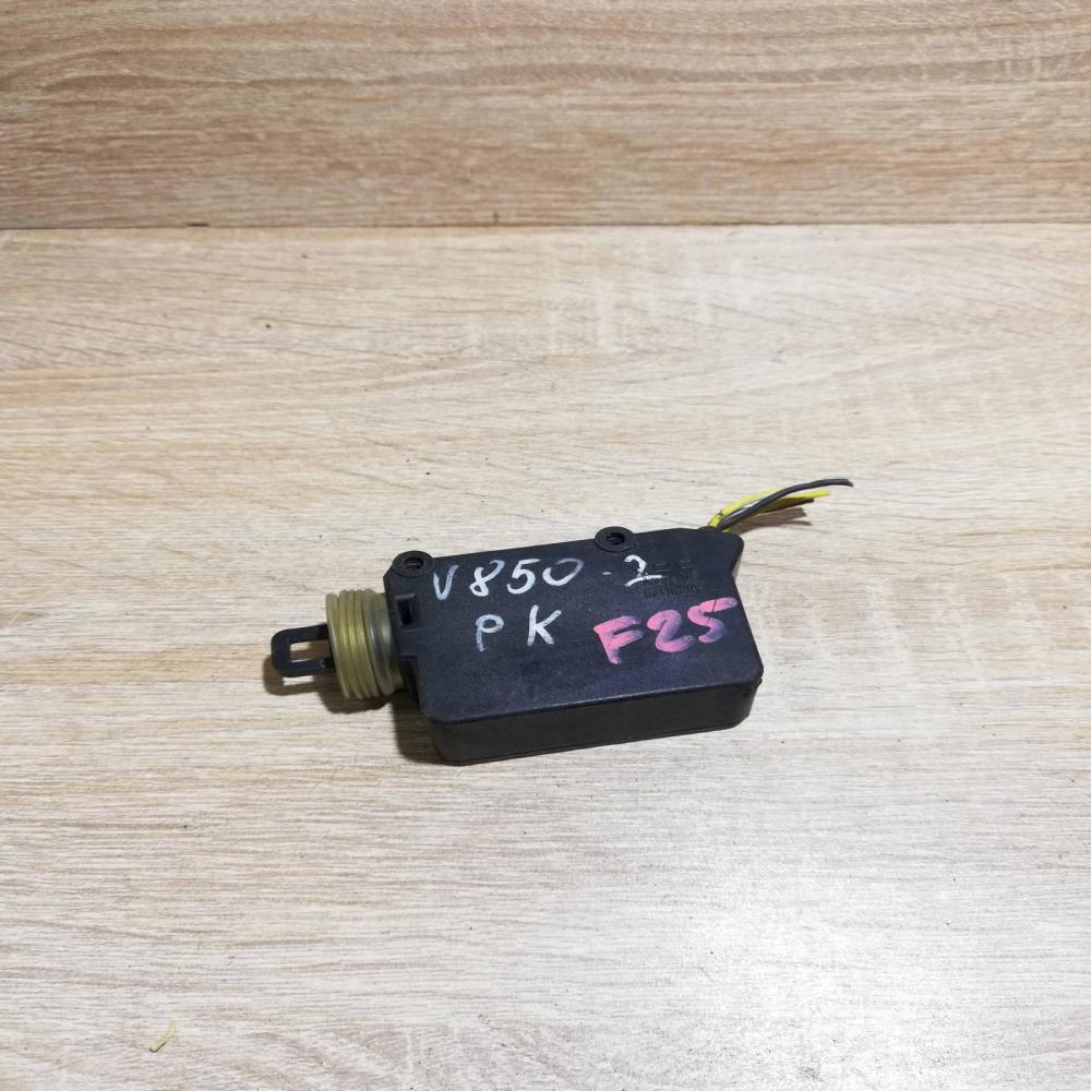 6817253   Central locking motor Volvo 850