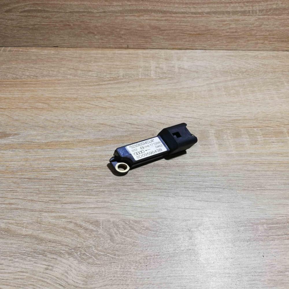 8D0959643B   Airbag deployment crash/impact sensor Audi A4 S4 B5 8D