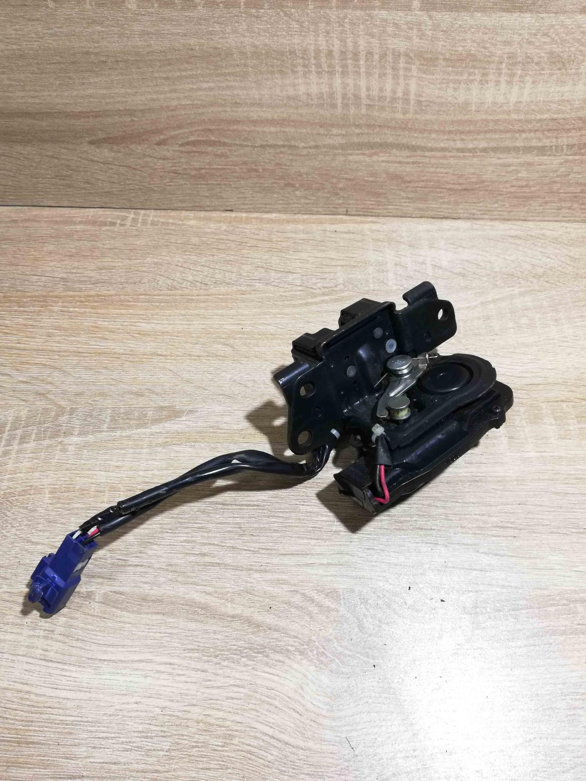 Prius trunk lock   Tailgate/trunk/boot lock/catch/latch Toyota Prius (XW20)