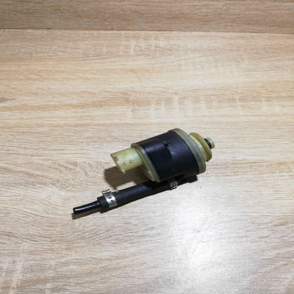 8572525   Fuel injection high pressure pump BMW X5 F15