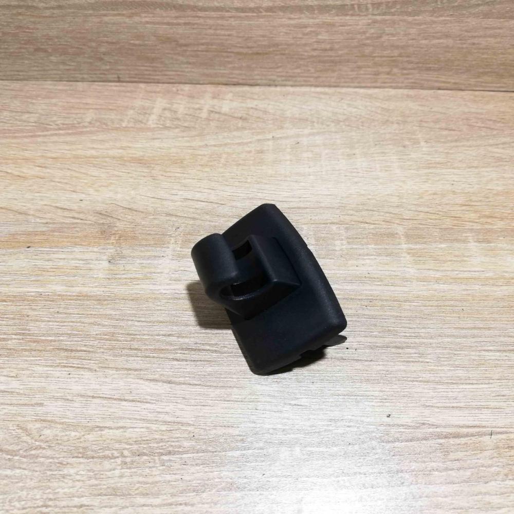 A1668100012   Sun visor clip/hook/bracket Mercedes-Benz ML W166