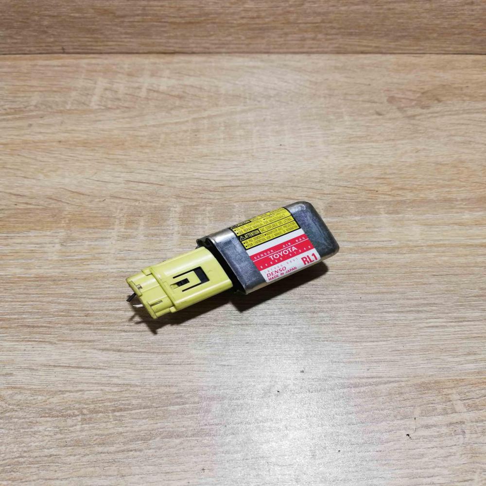 89860 47040   Airbag control unit/module Toyota Prius (XW20)