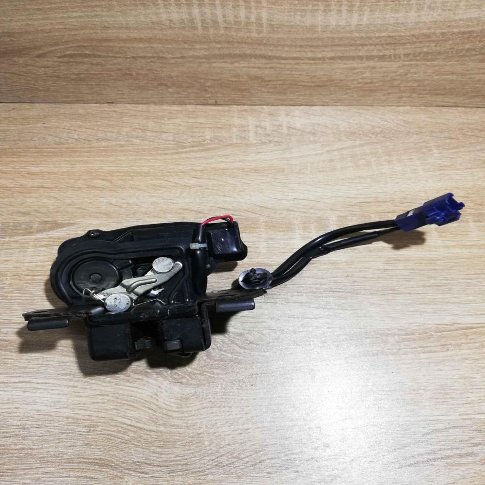 Tail mechanism   Tailgate/trunk/boot lock/catch/latch Toyota Prius (XW20)