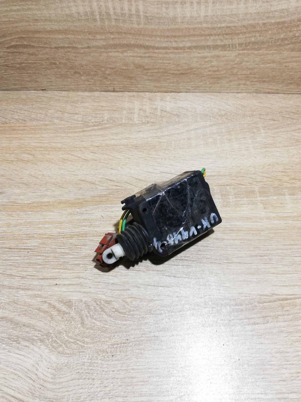 V446   Central locking motor Volvo 440
