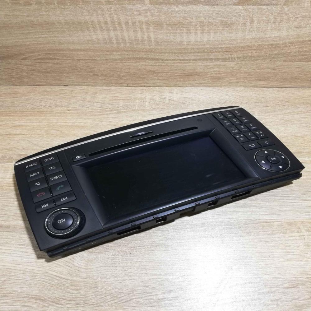 080514 BZBN713A  Screen/display/small screen Mercedes-Benz E W211