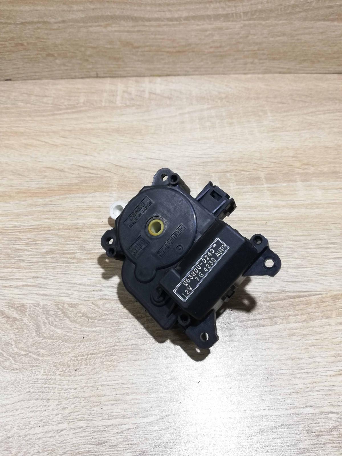 063800 0240 Basic  Air flap motor/actuator Toyota Prius (XW20)