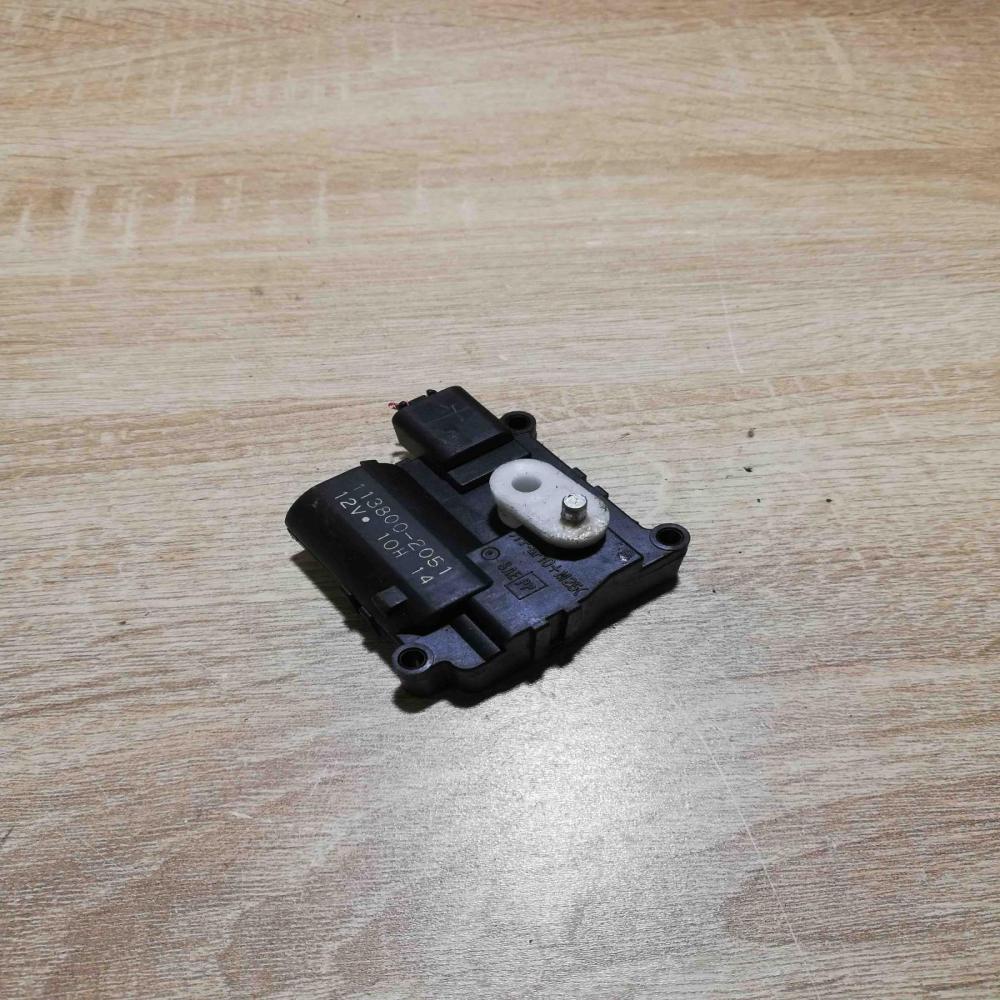 113800 2051   Air flap motor/actuator Toyota Avensis Verso