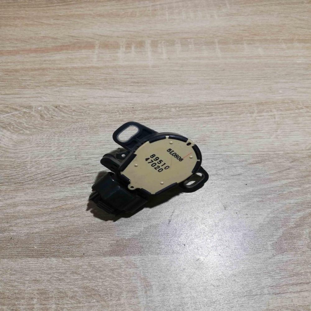 89510 47020 5L0806  Brake pedal sensor switch Toyota Prius (XW30)