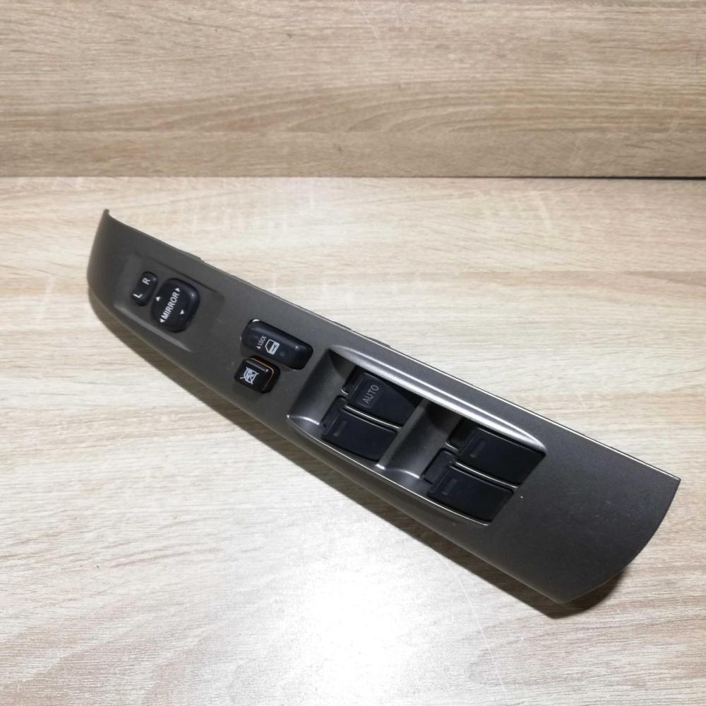 84820 47012   Electric window control switch Toyota Prius (XW20)
