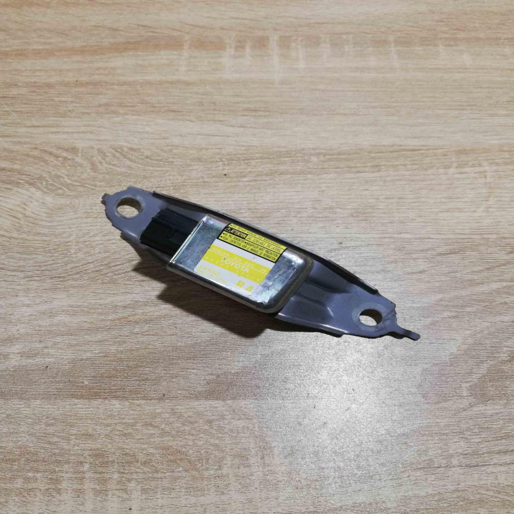 89833 47030 187900 0911  Airbag deployment crash/impact sensor Toyota Prius (XW2