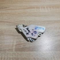 8255379910   Rear door lock Nissan Sunny