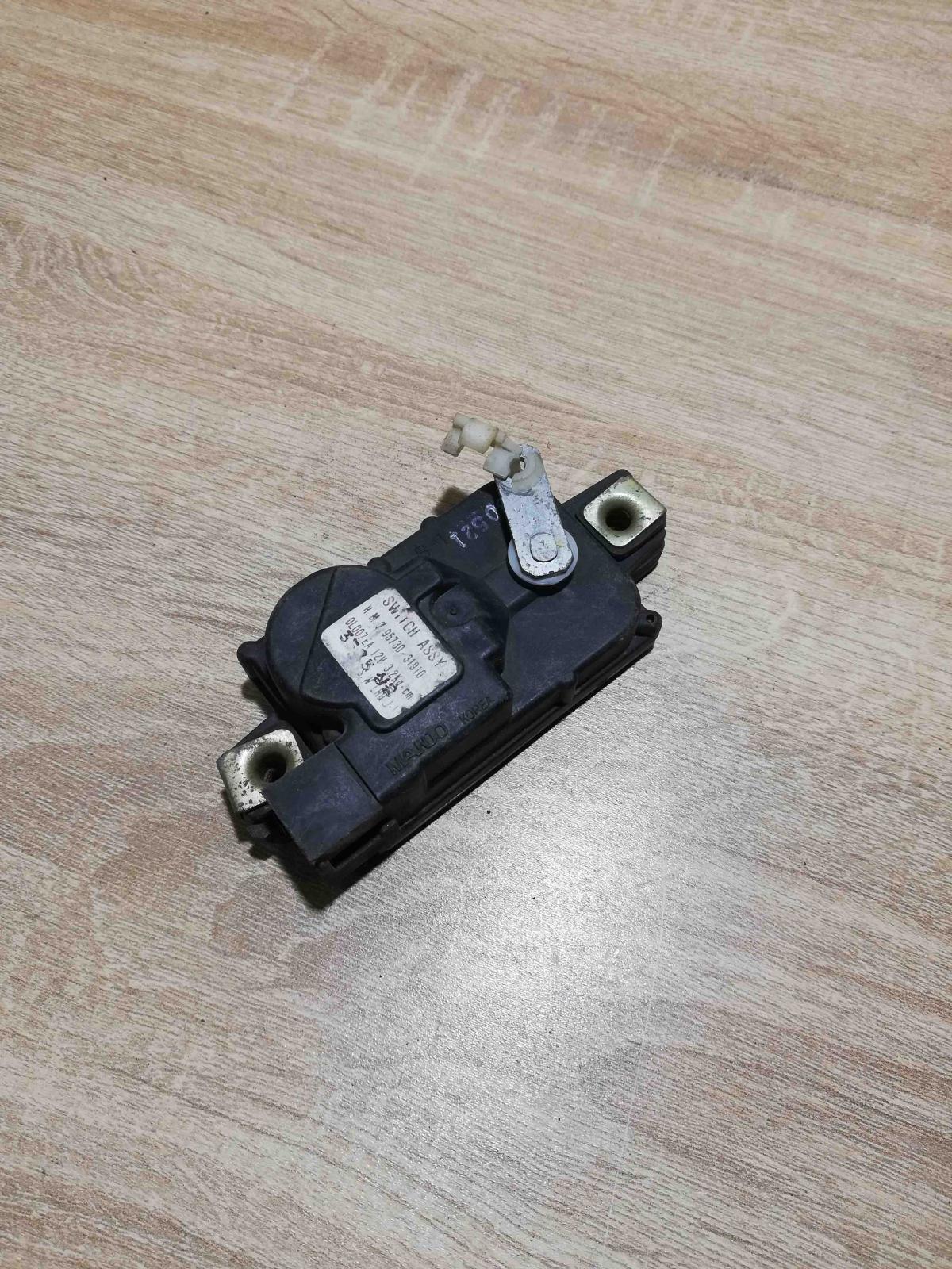 95730 31910 Motor  Central locking motor Hyundai Elantra
