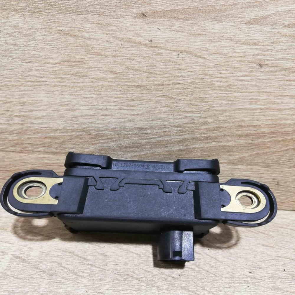 10 1707 1604   ESP acceleration yaw rate sensor Volvo V70
