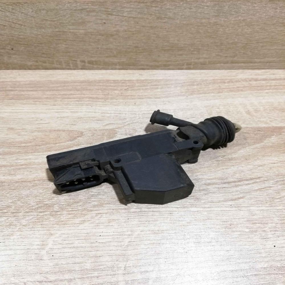 1389071   Fuel tank cap lock motor BMW 5 E34