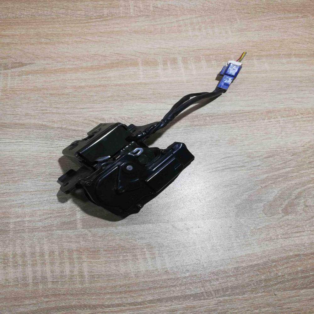 Blue Conector   Rear door lock Toyota Prius (XW20)