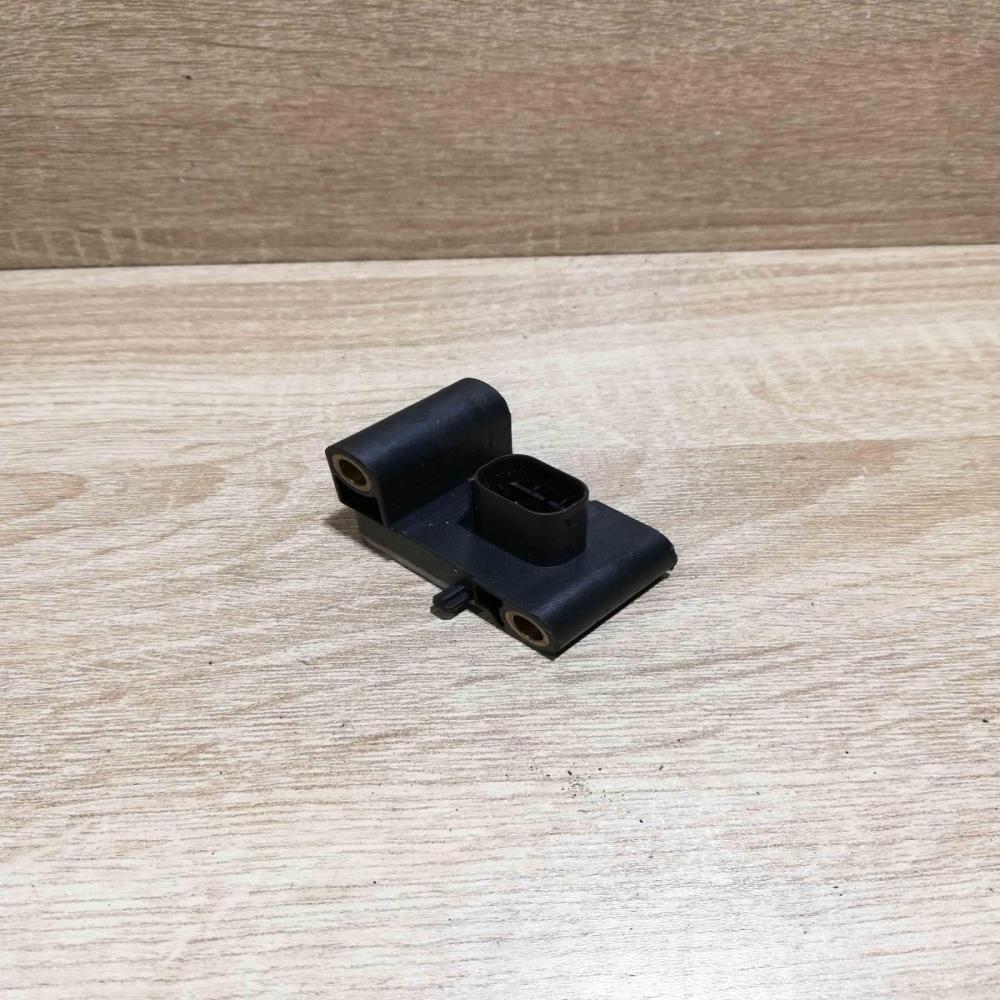 6956485   Airbag deployment crash/impact sensor BMW 3 E90 E91