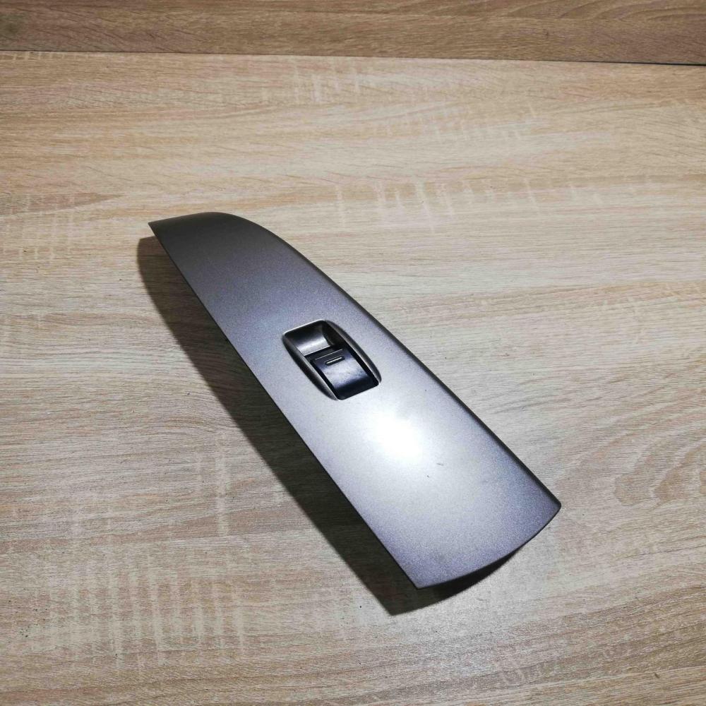 74272 47050 Unit  Electric window control switch Toyota Prius (XW20)