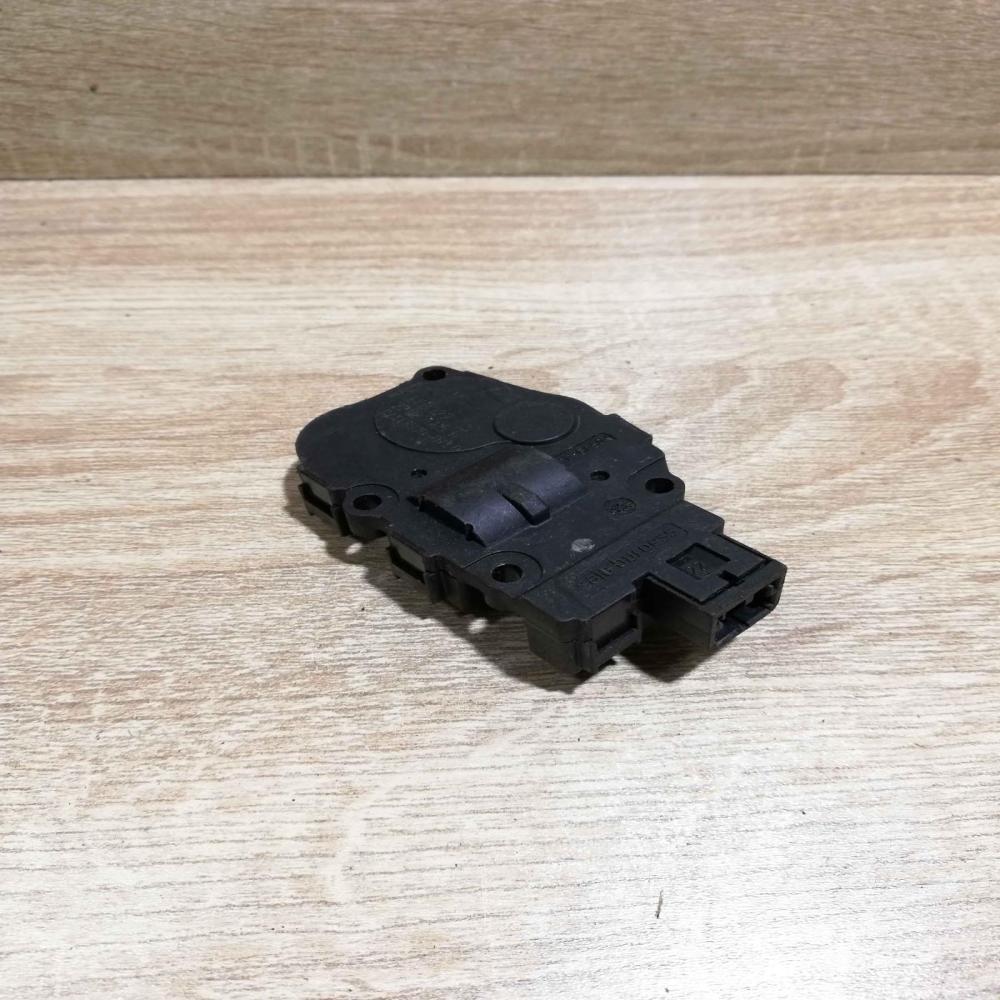 22082005 CZ113900 071  Air flap motor/actuator BMW 3 E90 E91