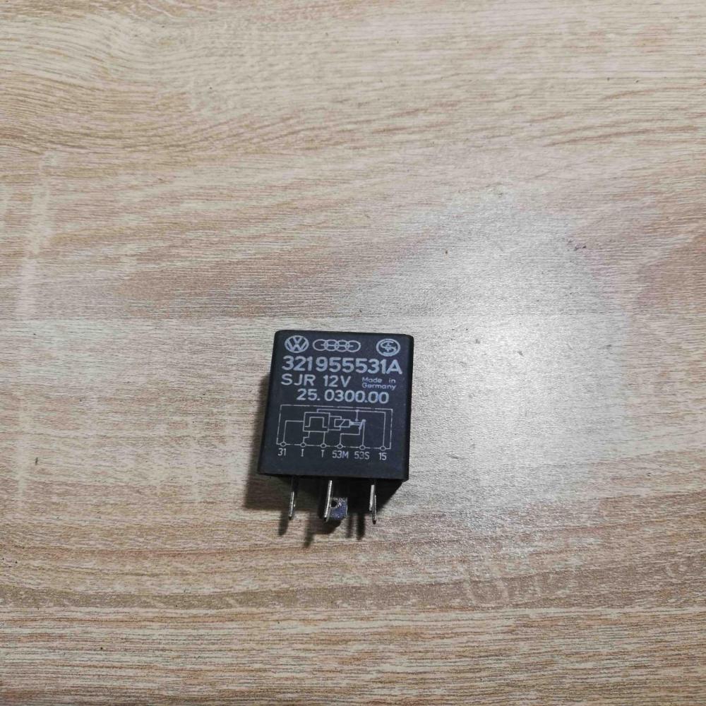 321955531A   Other relay Volkswagen PASSAT B4