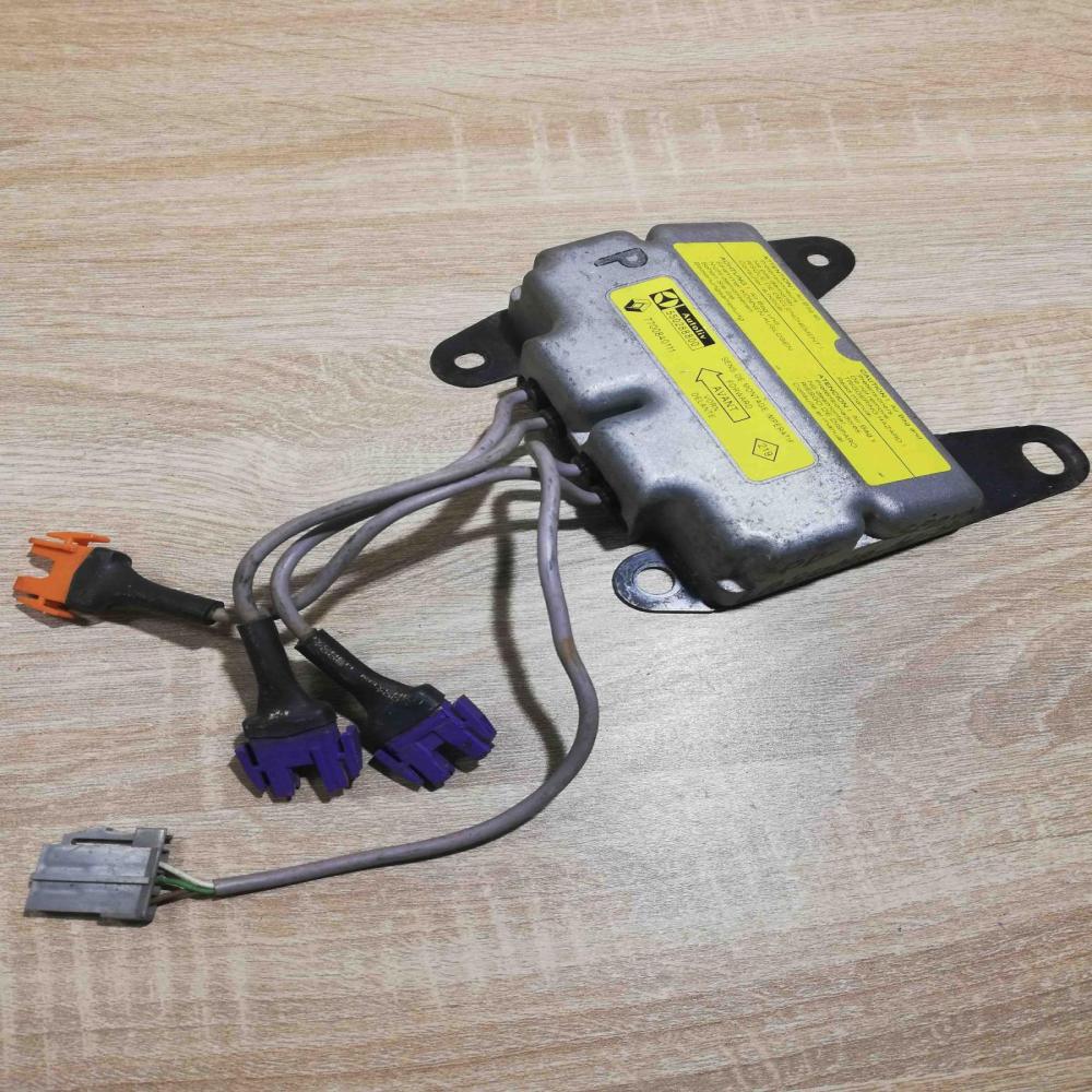 7700840111 550288800  Airbag control unit/module Renault Laguna I
