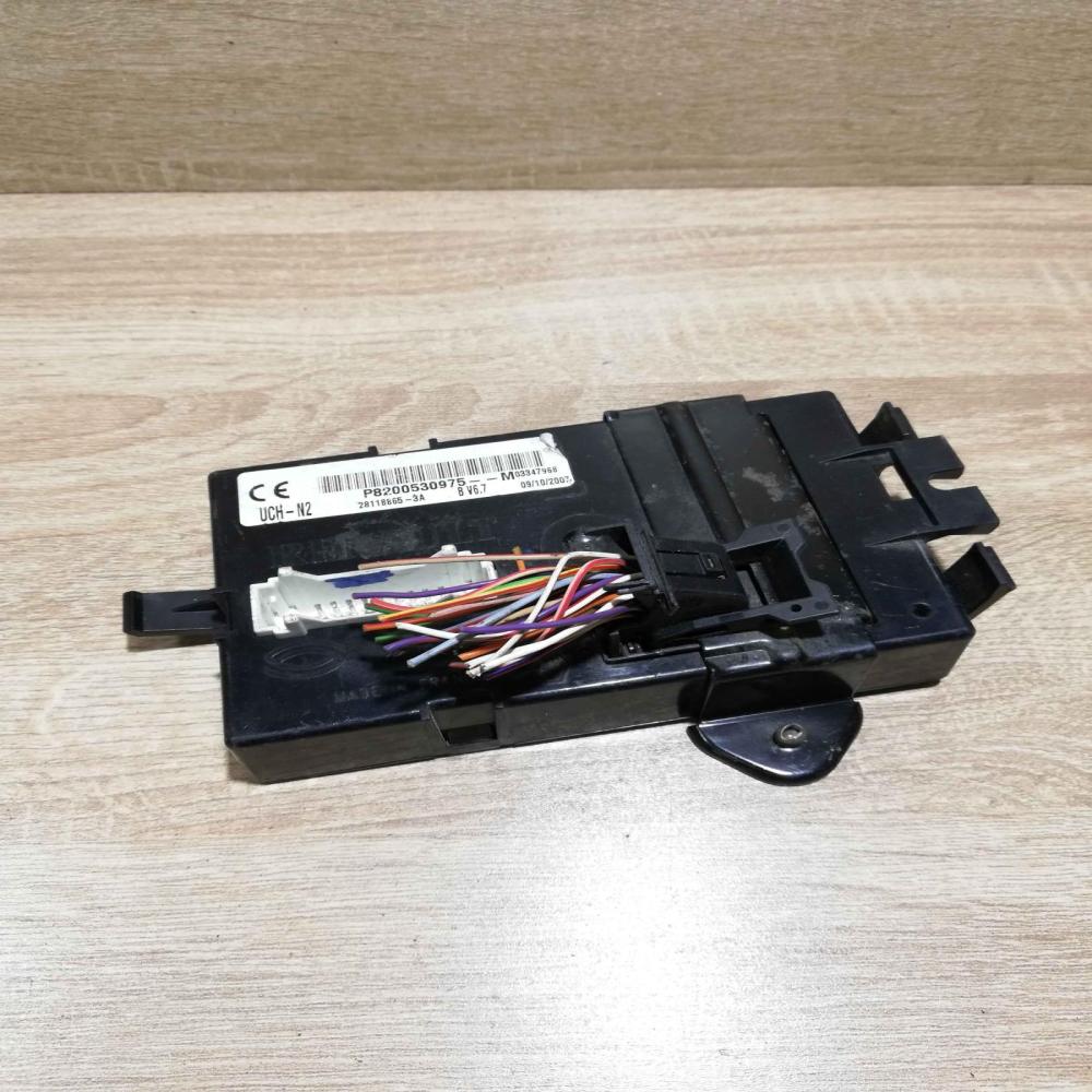 28118865 P8200530975  Central body control module Renault Trafic II (X83)