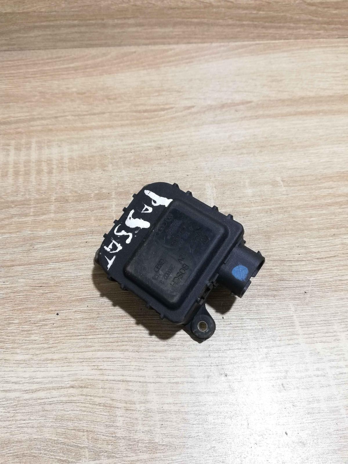 0130801215   Air flap motor/actuator Volkswagen PASSAT B5