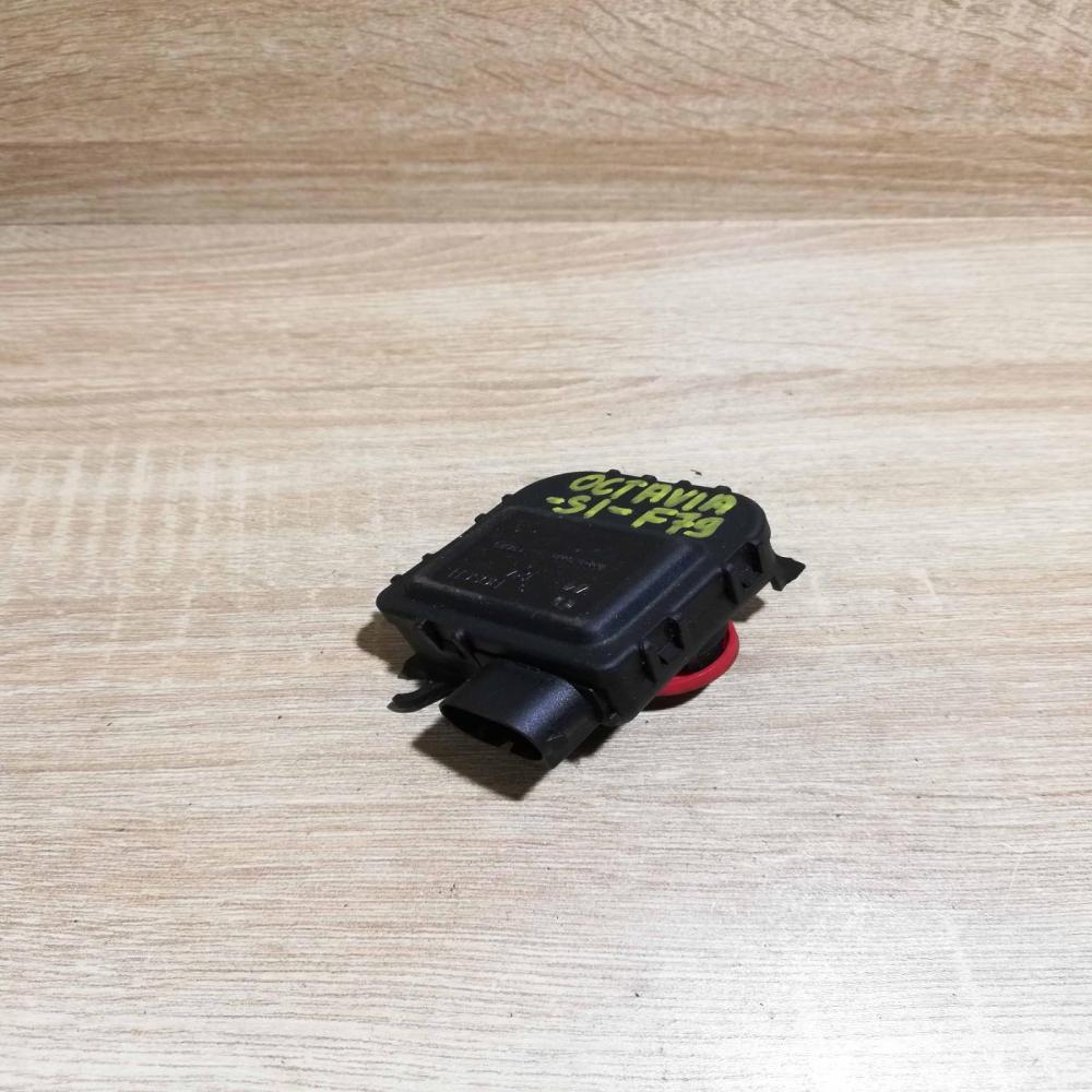 3D2820511D   Air flap motor/actuator Skoda Octavia Mk1 (1U)