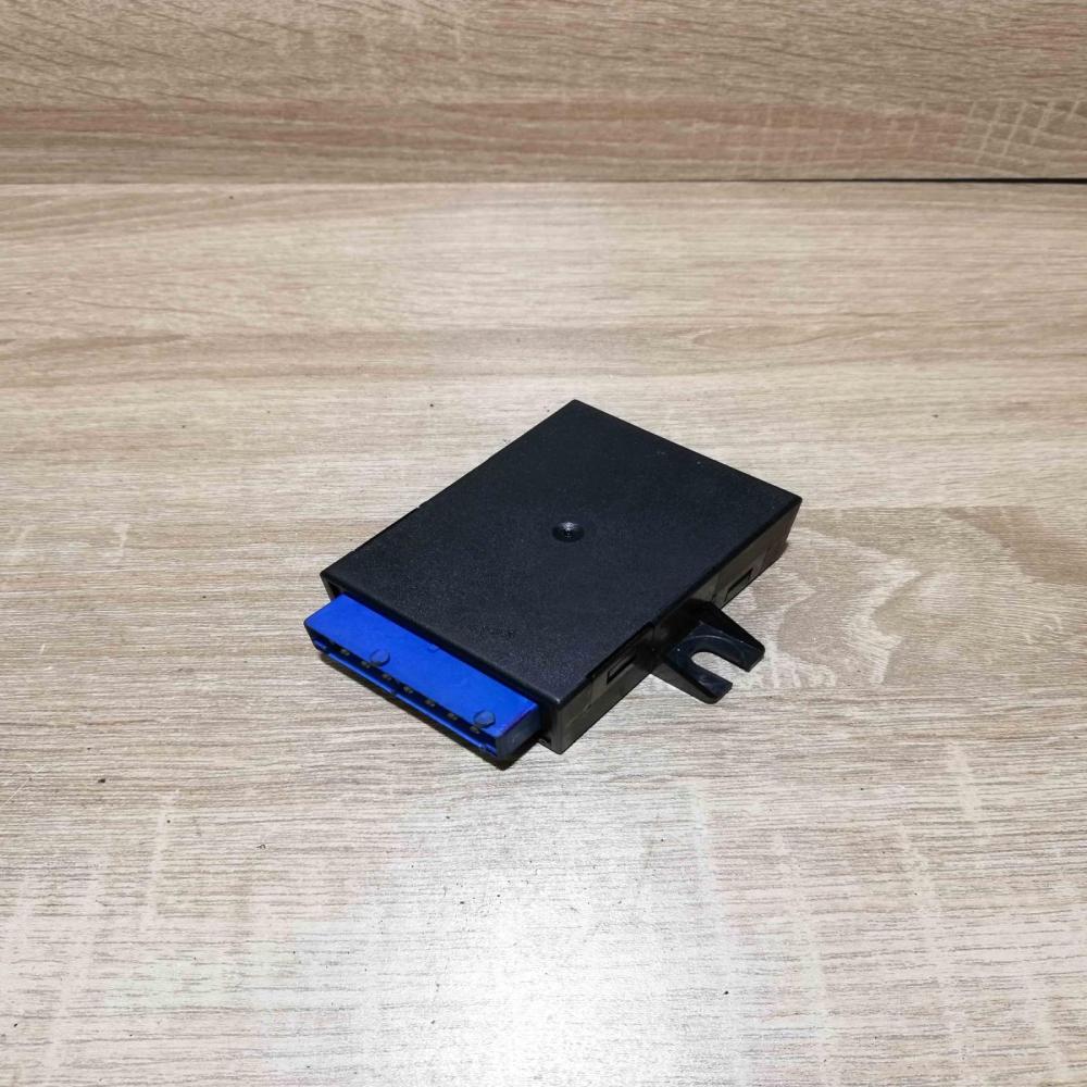 8357068   Window wiper relay BMW 3 E36