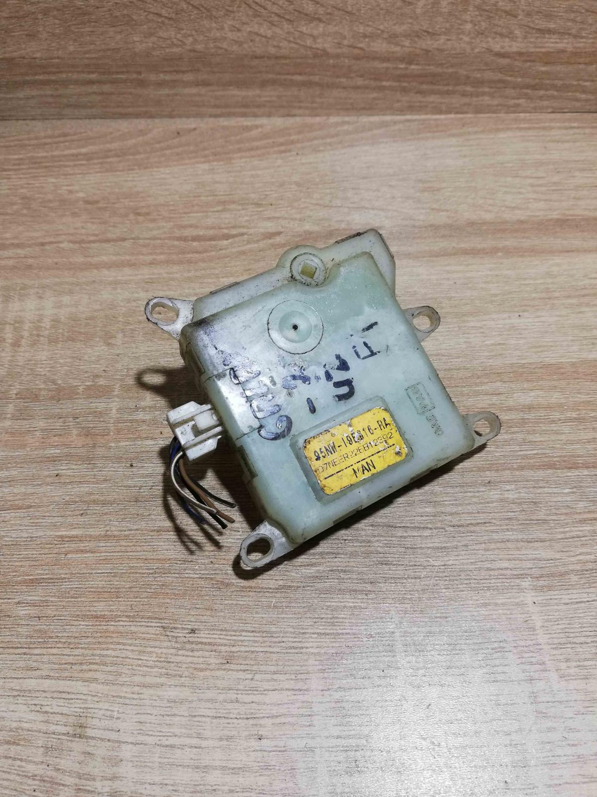 95NW 19E616 RA   Air flap motor/actuator Ford Galaxy