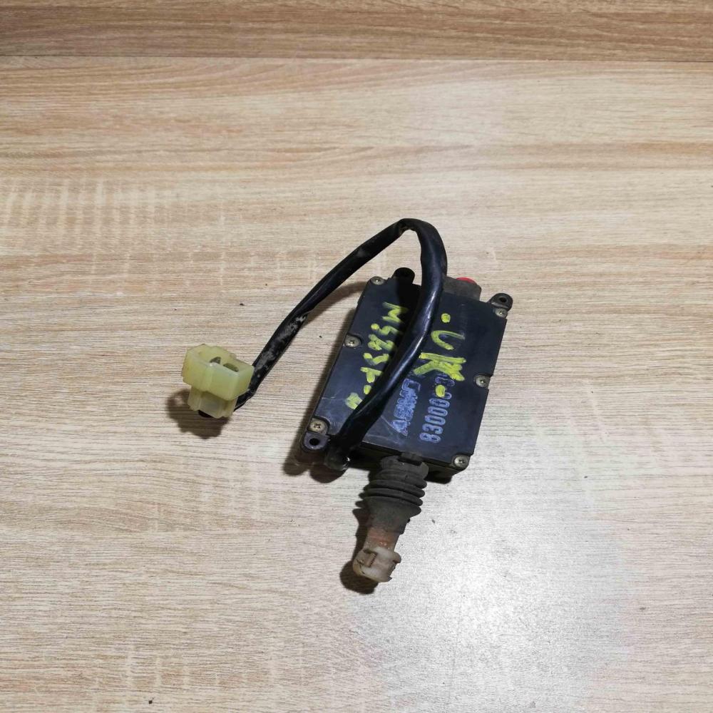 830000 3   Central locking switch button Mazda 626