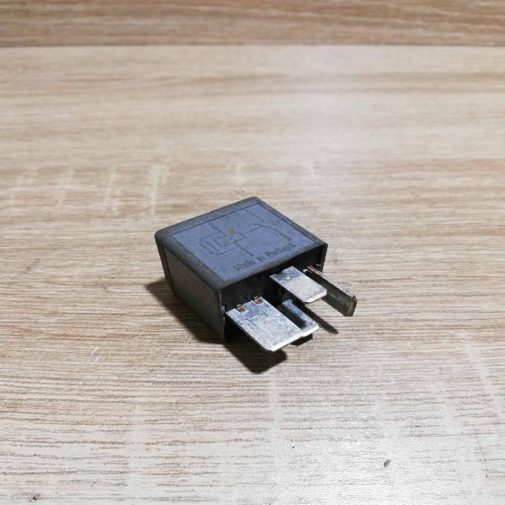 F80B 14B192 AA   Other relay Ford Focus