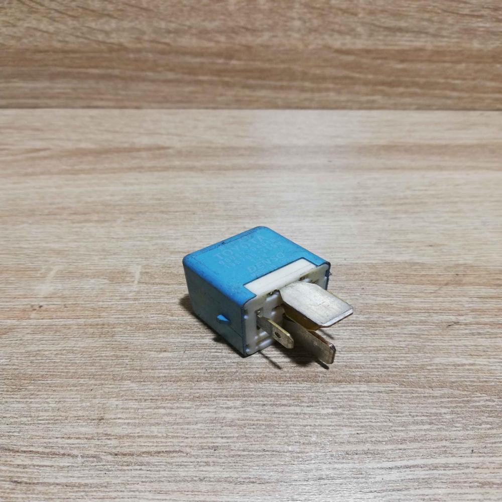 90987 04010 156700 2550  Other relay Toyota Corolla E120 E130