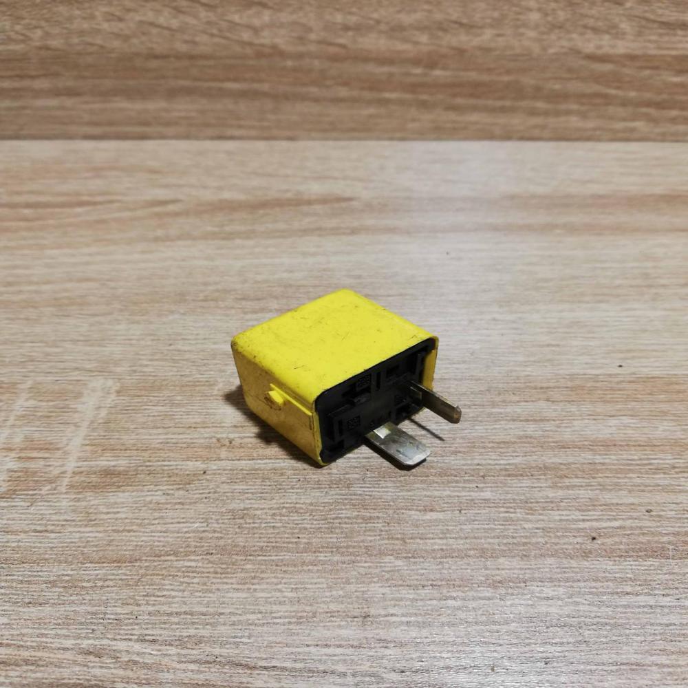 1379817   Other relay BMW 3 E36
