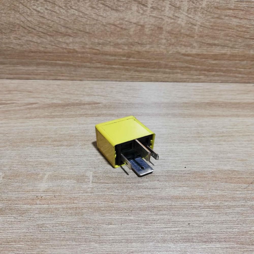 90226846   Other relay Opel Meriva A