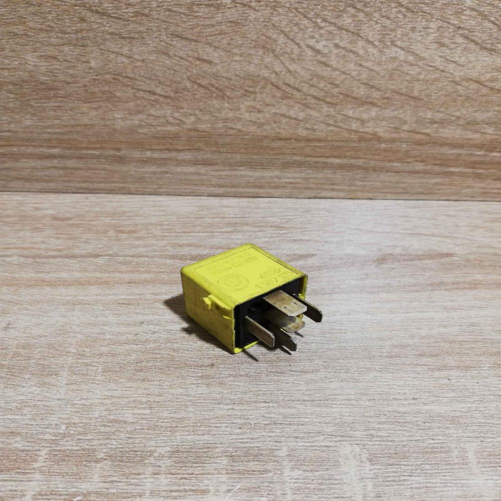 1389105   Other relay BMW 3 E36
