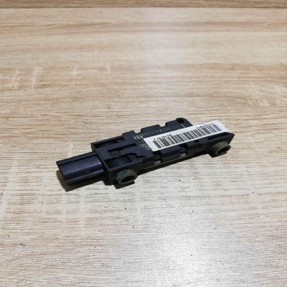 8E0959651A   Airbag deployment crash/impact sensor Audi A3 S3 8P